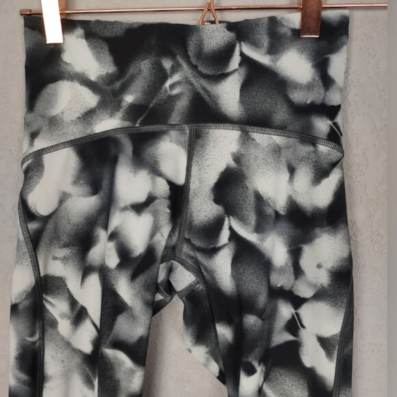 Lululemon Train Times 7/8 Pant 25" Blush Blossom Alpine White / Black Size 4 - Picture 14 of 16